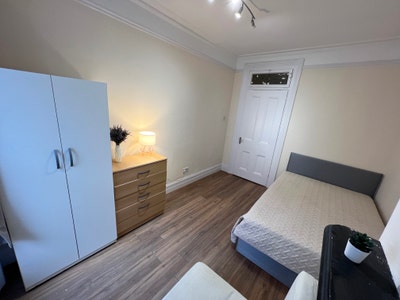 🏡 ROOM in 6bed Hyde Park Mansions - from 1st OCT Main Photo
