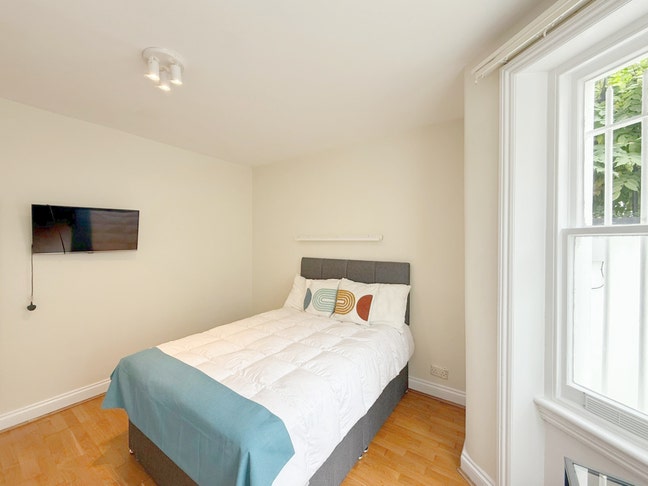 2 rooms - Move-In Ready Room with - SW6 Main Photo