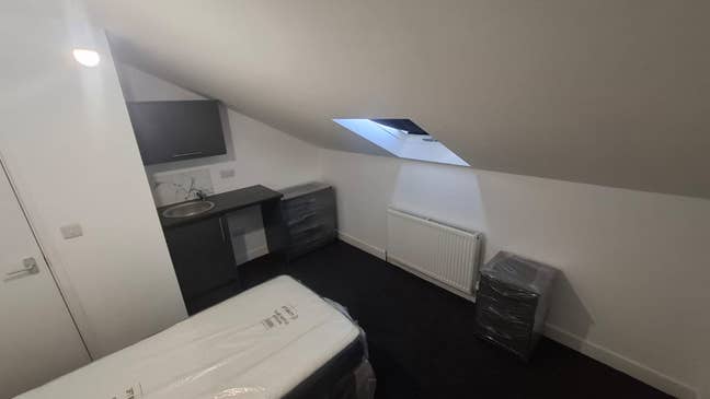 Low-Cost Ensuite Room | Private Toilet & Shower Main Photo