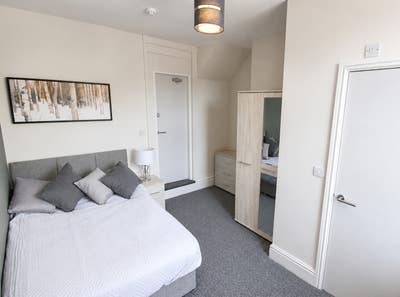 Lovely room in beautiful, central, shared house Main Photo