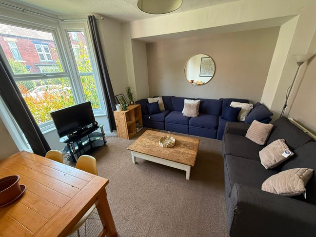 Furnished Double Rooms with Bike Storage Main Photo