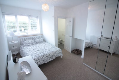 Large ensuite double. Couples Welcome Main Photo