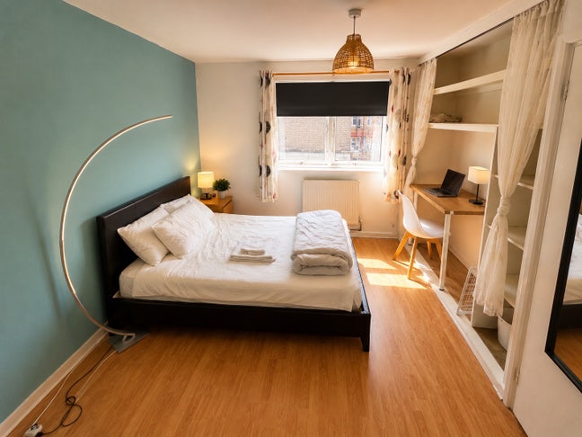 Spacious Double Room | 2 mins to Devons Road DLR Main Photo