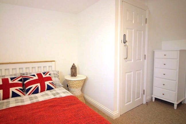 Large en-suite room on Greystoke Avenue  Main Photo