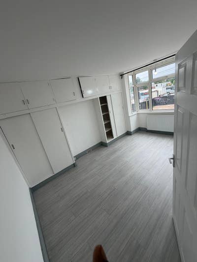Well-presented 4-bedroom, 2 Bathroom House Sw192NY Main Photo
