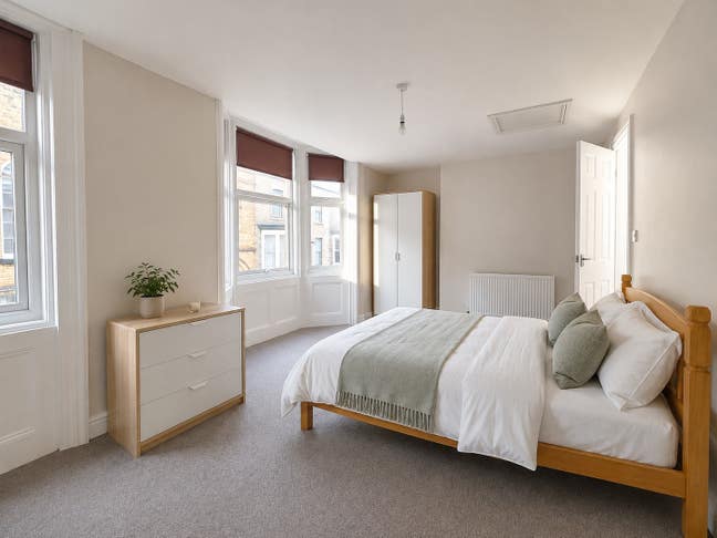 Lovely en-suite furnished double room town centre Main Photo