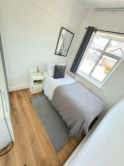 🛌 ✨ Single  Room to Let in - Arnos Grove Main Photo