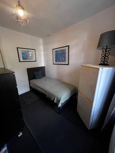 ✨🛏️ Single Room to Let in - Kingsbury Main Photo