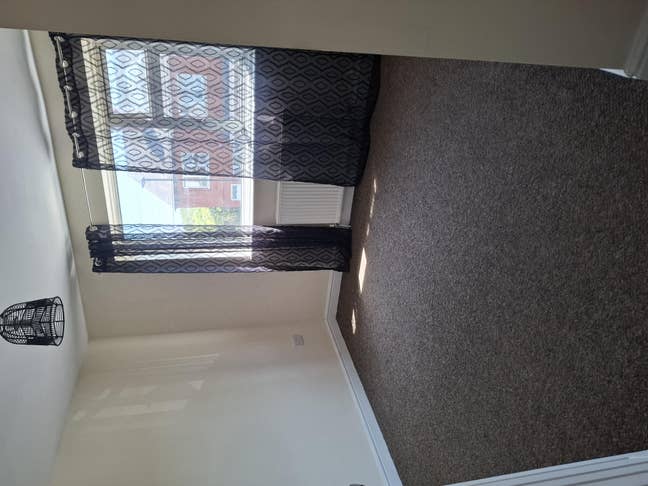 Double room available in 2 bed house. Main Photo