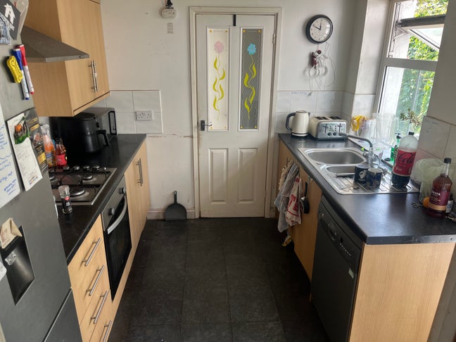 Room in houseshare close to Centre some bills incl Main Photo