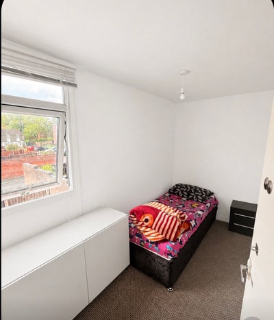 Single room available in Walsall Main Photo