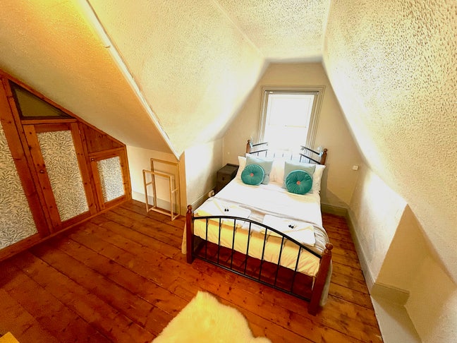 Lovely large rooms in fantastic houses  Main Photo