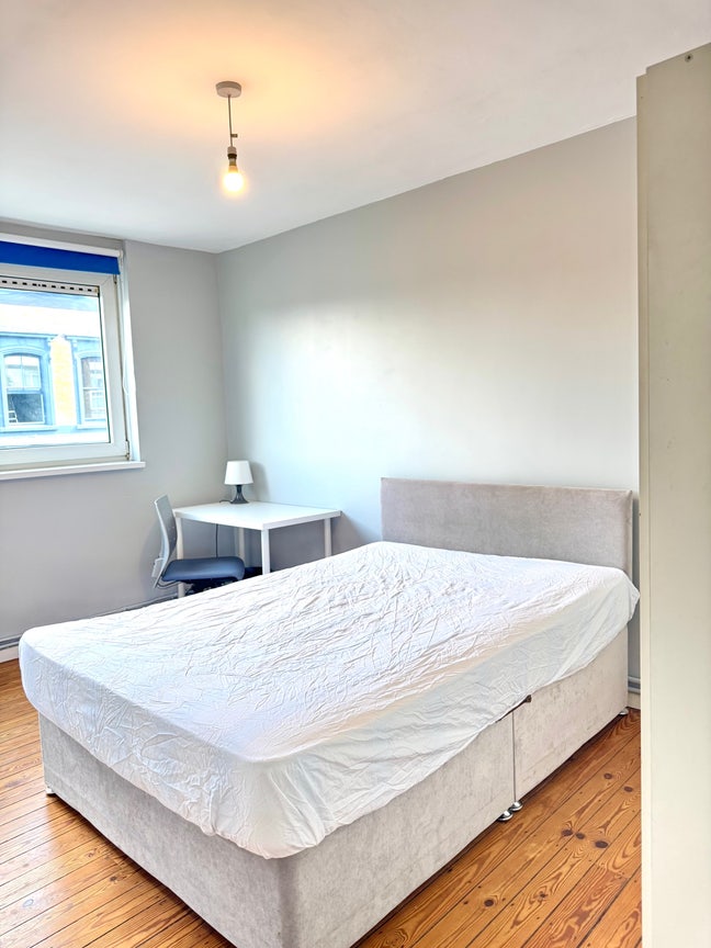 🏡 Spacious 3-Bed Home with Study + Gardens  Main Photo