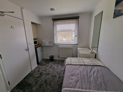  1 Single Room Lodge Park Area Main Photo