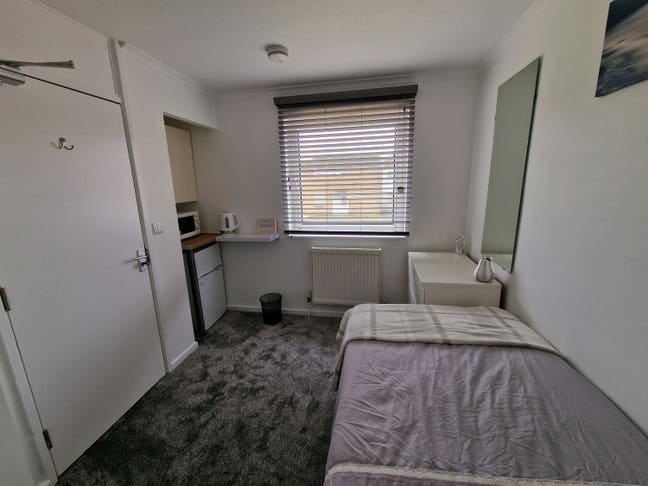  1 Single Room Lodge Park Area Main Photo