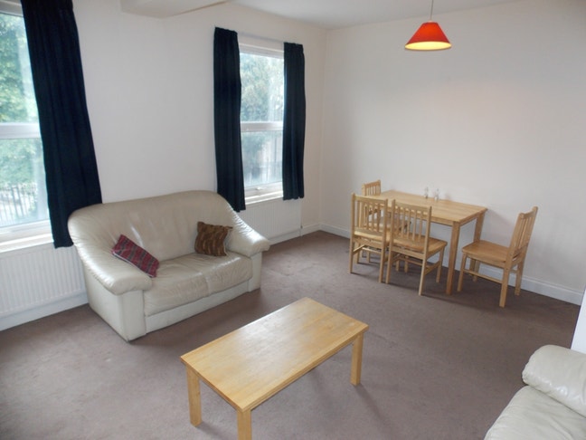 Modern two bed flat, high road Leytonstone E11 Main Photo