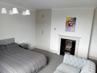 Large, recently en-suite rooms in centre of towm Main Photo