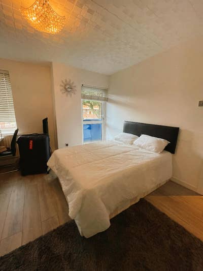 Master Room with Balcony | Shoreditch Main Photo