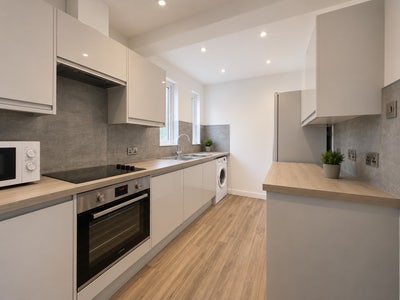 Modern 5-Bed Home | Garden | All Bills Included Main Photo