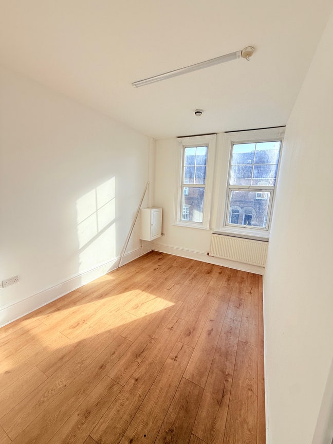 4 Bedroom to share! Available immediately  Main Photo