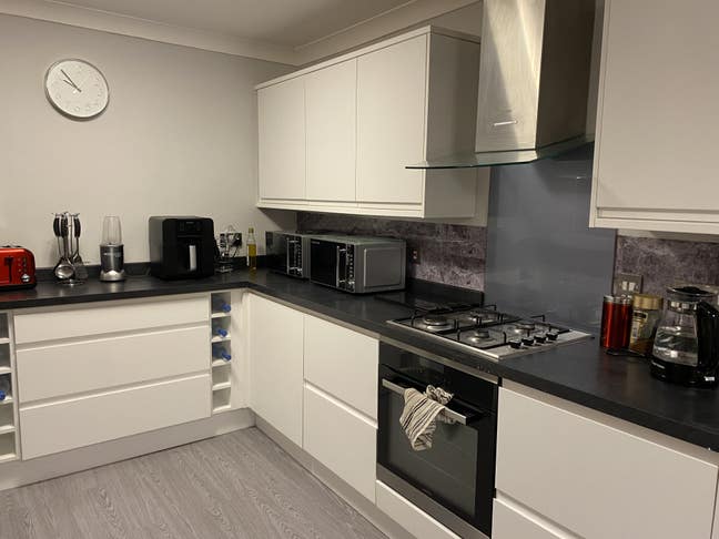 Room tavailable to Let Stourbridge Main Photo