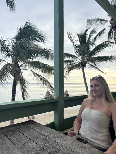 Looking for a flatshare or buddy up Main Photo
