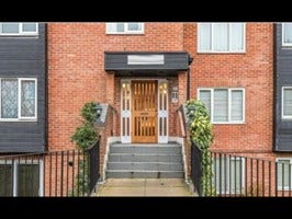 2 Bed Flat, Reedham Drive, CR8 Main Photo