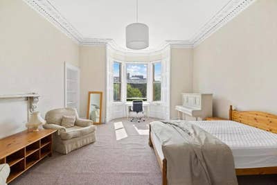 Huge beautiful room in central Edinburgh Main Photo