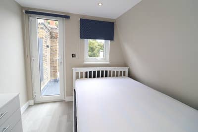 Rare & Desirable - Zone 1 Elephant & Castle Main Photo