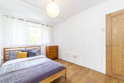 Big Double Room for Budget Price in Putney! Main Photo