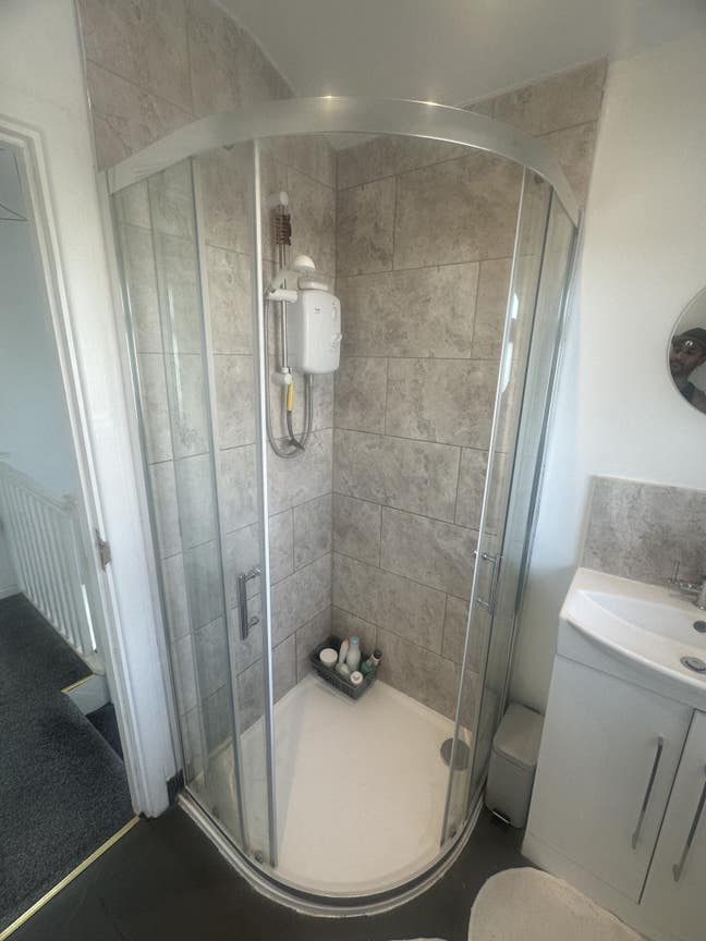 1 double bedroom. short walk to hayes station Main Photo