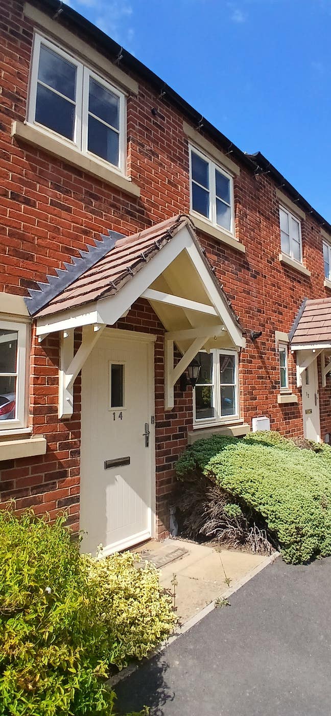 Large room available in lovely three bedroom house Main Photo