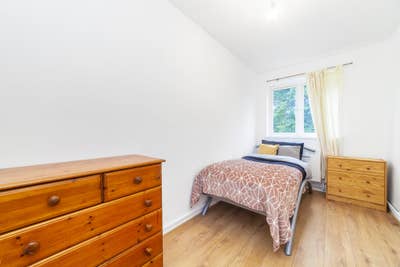 Budget Room / 2 Bathrooms / Living Room / Parking Main Photo