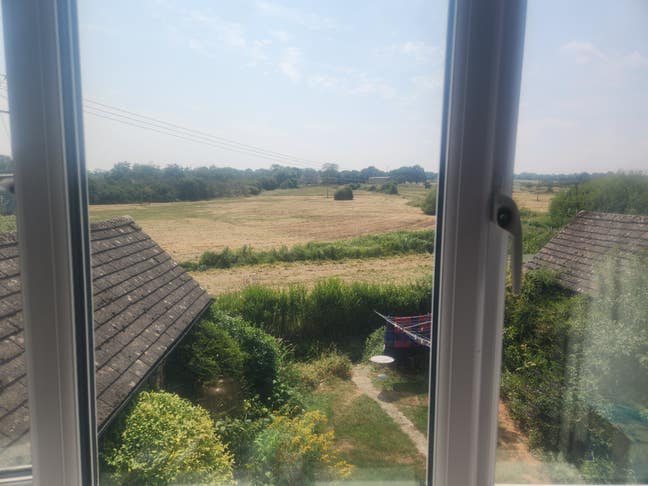 Quiet countryside home Main Photo