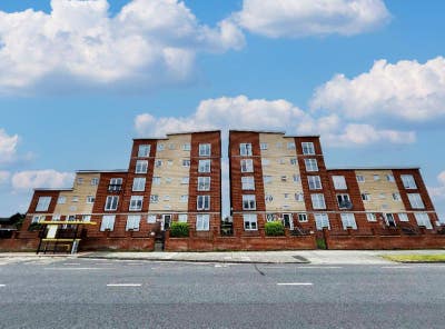 *All Bills Included: 1-Bed Flatshare near Beach* Main Photo