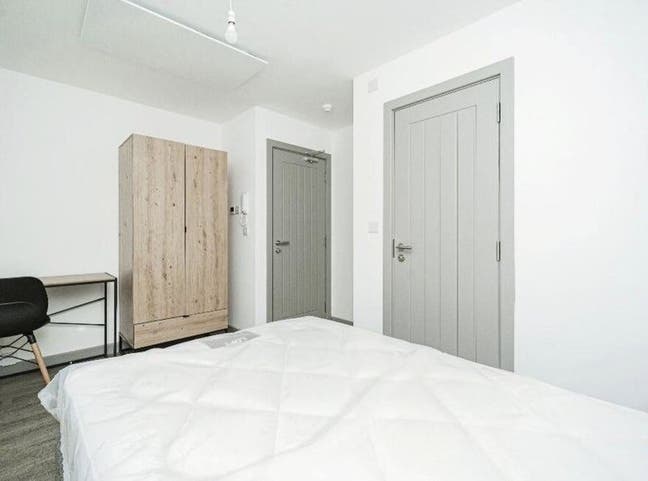 *1-Bed Flatshare: Near Manor Hospital & Train Stat Main Photo