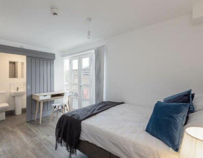 "Birkenhead Flatshare: Utility Bills at &pound;30 Per Mo Main Photo