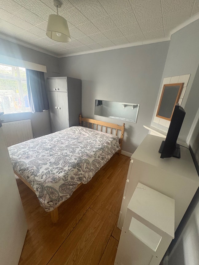 Large double room/bills Inc./Only 1 housemate   Main Photo