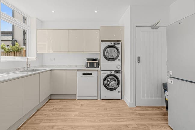 10 -🏠Brand New Rooms with En-Suites 🏠 Main Photo