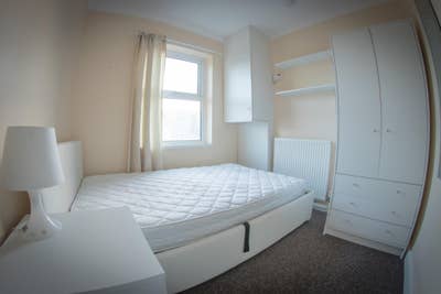 Small Double Room, All Bills inc, Near Hospital Main Photo