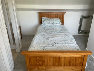 A single en suite furnished room in Kenilworth.  Main Photo