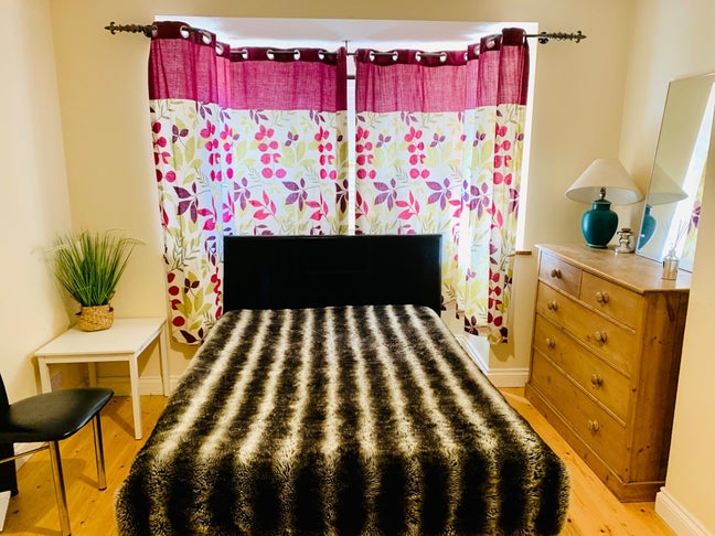 Large Room in aModern Quiet House next to the Park Main Photo