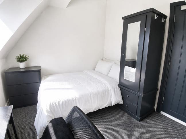 1 Small Double  Room in L6! -  Great Access to L1! Main Photo