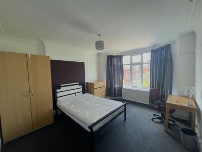 😊 Large City Centre Room Available 😊 Main Photo
