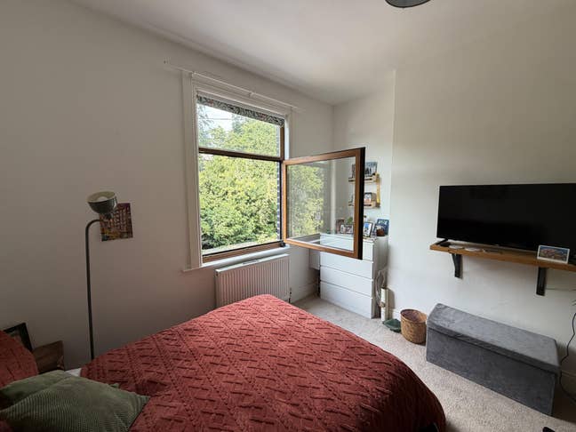 Large double with king size bed and park view Main Photo