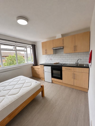 Spacious Studio Room Main Photo