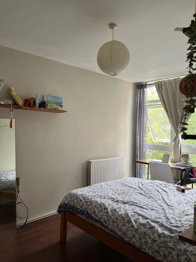 Room available in 2 bed flat in SW London Main Photo