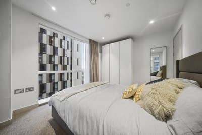 Amazing double room in E&C with balcony!  Main Photo
