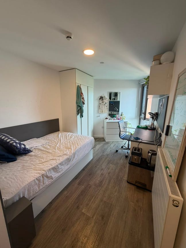 Short Let - Studio flat to rent in White City Main Photo