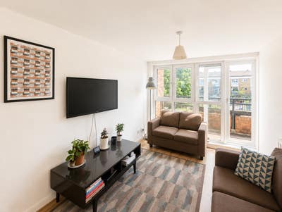 2 Modern Flat🌿 Balcony+Lounge nr Vicky Park✨ Main Photo